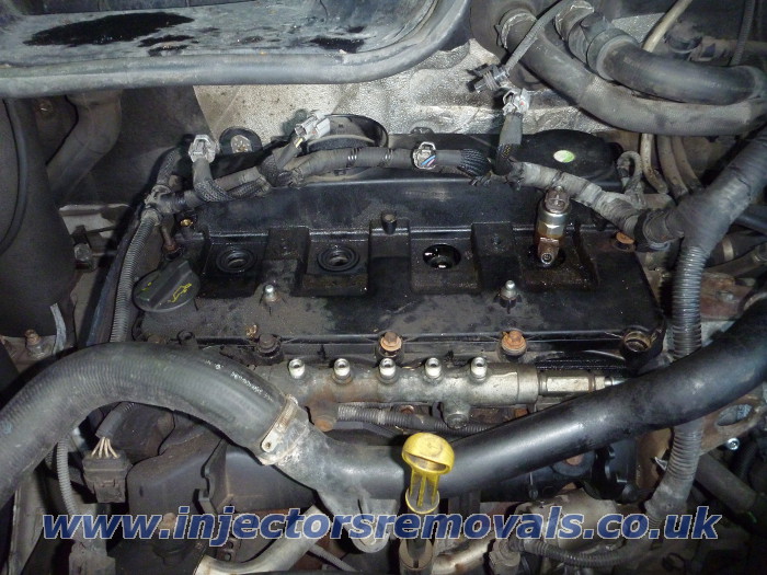 Injector removal from Fiat Ducato / Citroen
                Relay / Peugeot Boxer with 2.2 engine