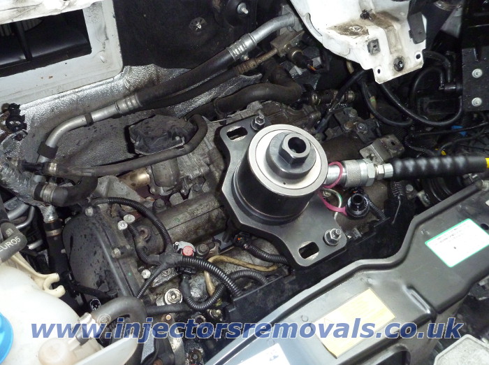 Injector removal from Fiat Ducato / Citroen
                Relay / Peugeot Boxer EURO 4