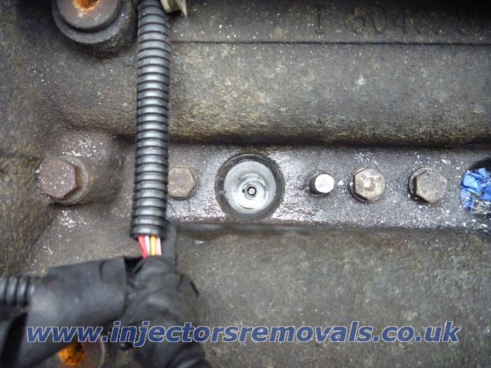 Snappped and welded injector removed from
                Peugeot Boxer with 3.0 HDi Euro 4 engine