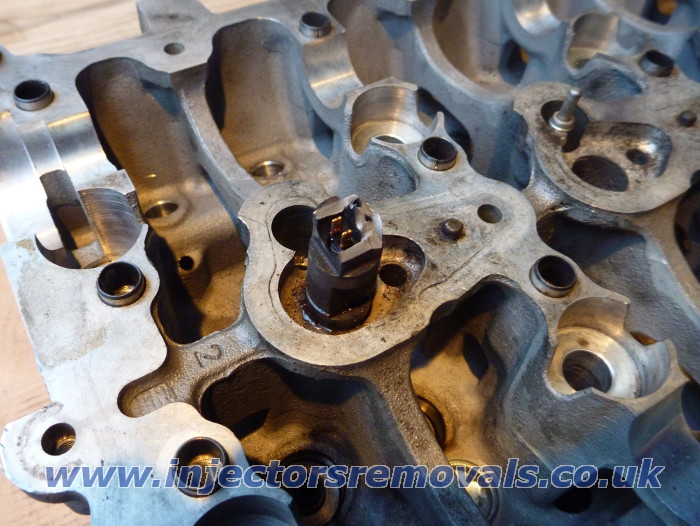 Snapped and welded injector removed from
                SsangYong Kyron with 2.0 engine