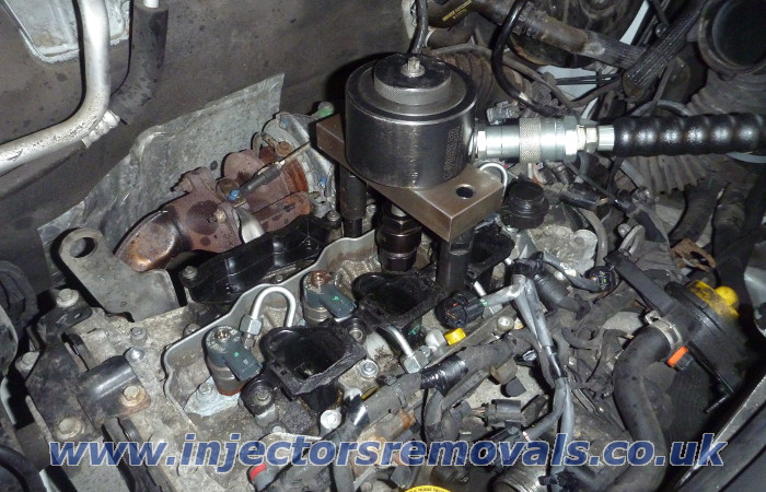 Injector removal from Renault Trafic / Opel
                Vivaro with 2.0 engine