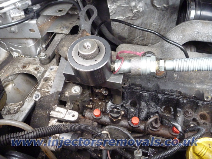 Injector removal from Renault Trafic / Opel
                Vivaro with 1.9 engine